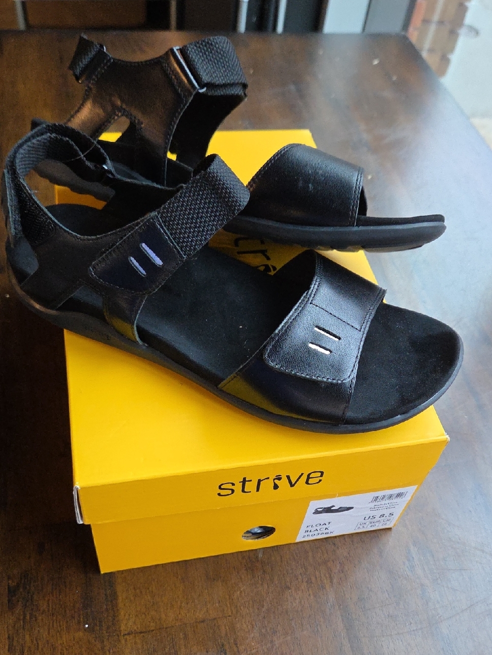Strive Size 8.5 Women's NEW Black Leather Adjustable Strap Sandals